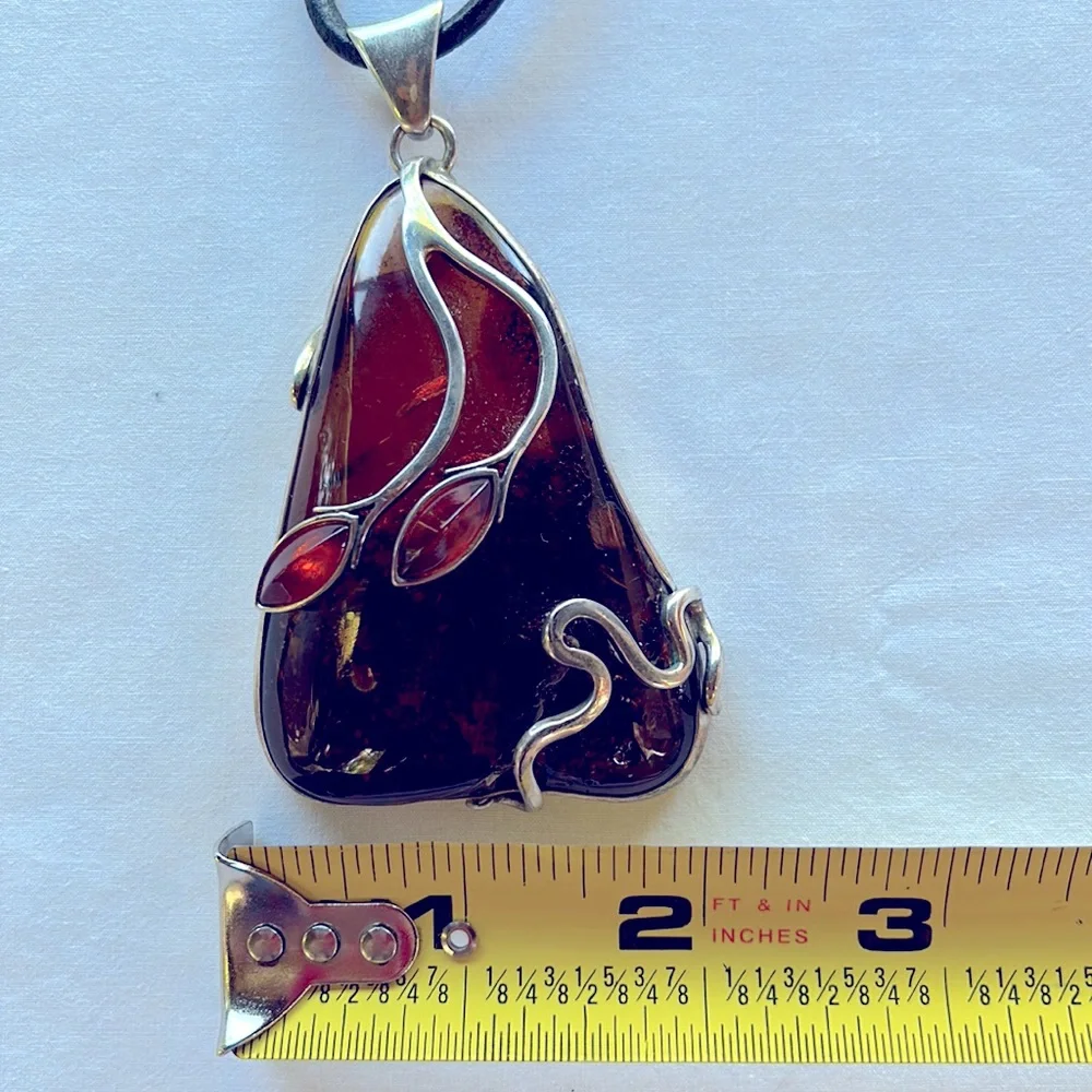 Amber pendant with leather necklace - Picture 5 of 14